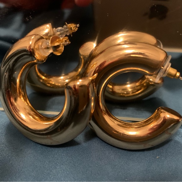 *BRAND NEW* “8 Other Reasons” 1.5” Thick Hoop Earrings - Picture 4 of 4